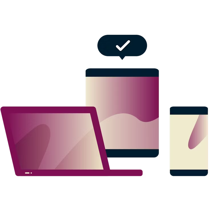 Laptops y dispositivos con una marca de verificación en un bocadillo de diálogo.